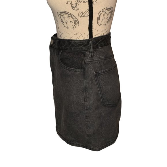 PacSun Two-Tone Gray Jean 5-Pocket Mini Skirt, size 26 - Picture 4 of 13
